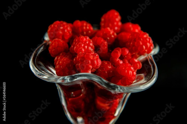 Obraz raspberry on black background