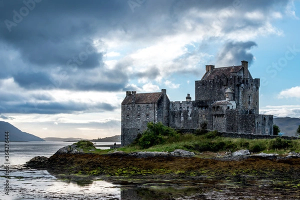 Obraz Storm Approaching at Eilean Donan Castle, Scotland.
