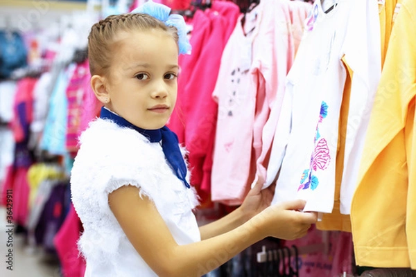 Fototapeta Young woman doing shopping