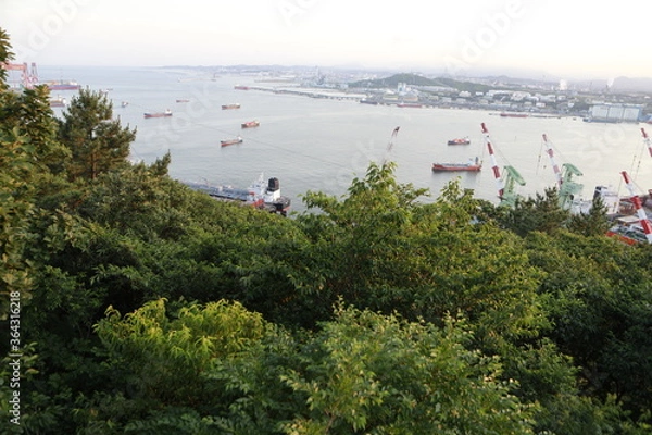 Fototapeta 울산 해변가 공장 주변 표현입니다.