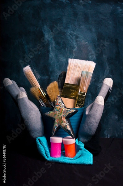 Obraz brushes in a box