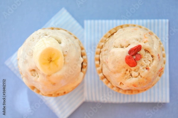 Obraz Banana pudding ice cream with goji berries