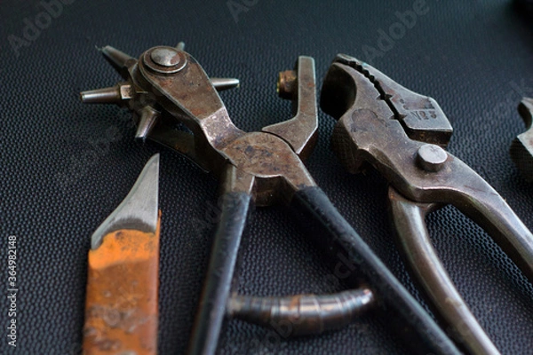 Fototapeta Werkzeug für Schuster und Lederwaren