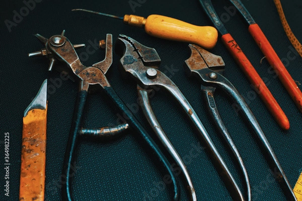 Fototapeta Werkzeug für Schuster und Lederwaren