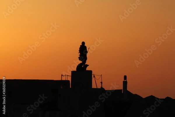 Fototapeta Statue sunset