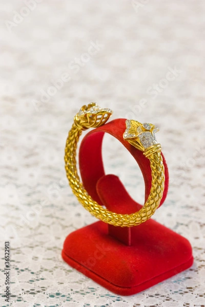 Obraz jewely pattern on golden bangle