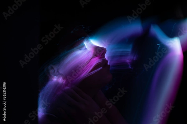 Fototapeta 	
lightpainting portrait, new art direction, long exposure photo without photoshop, light drawing at long exposure	
