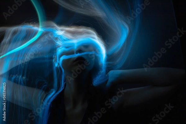 Fototapeta 	
lightpainting portrait, new art direction, long exposure photo without photoshop, light drawing at long exposure	
