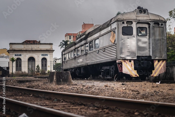 Obraz An old abandoned train in train tracks