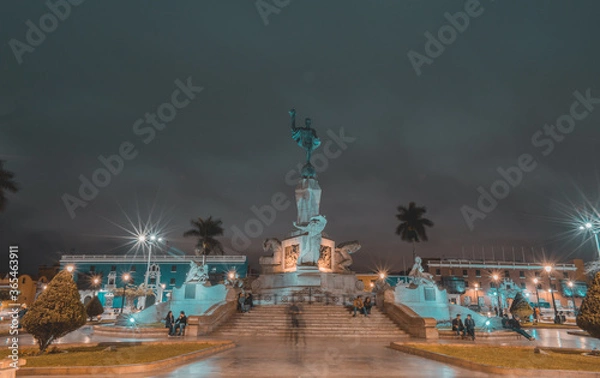 Obraz HERMOSO PAISAJE NOCTURNO DE TRUJILLO