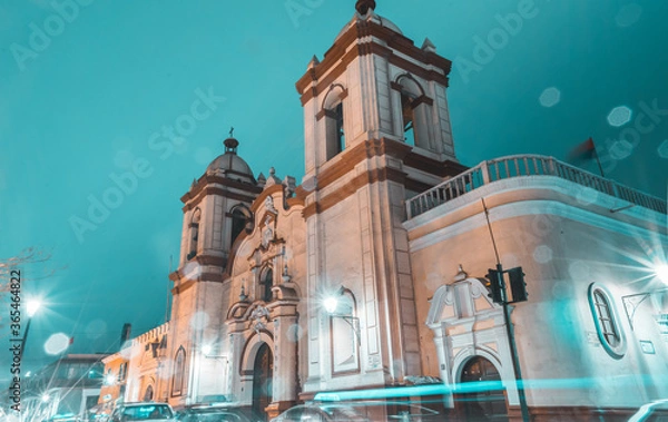 Obraz NOCNY KOŚCIÓŁ W TRUJILLO