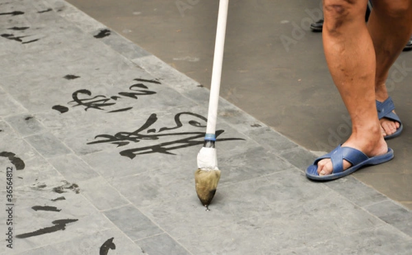 Obraz man doing chinese calligraphy