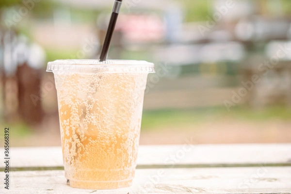 Obraz プラスチックの容器、ストロー/ソフトドリンク/ジンジャーエール