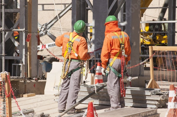 Obraz Metallic Galpon Construction Workers ocynkowana elektryczność