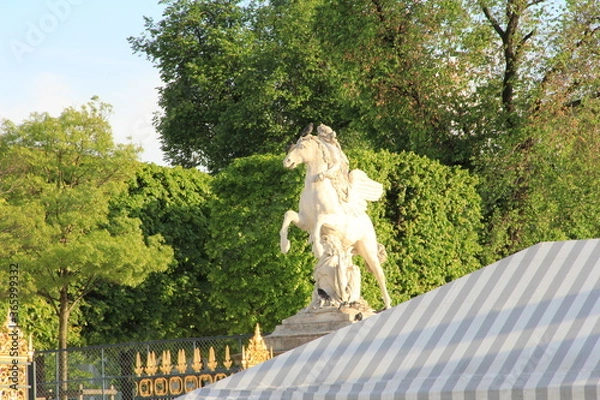 Obraz パリの公園にある銅像