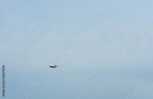 Obraz White twin engine jet airliner