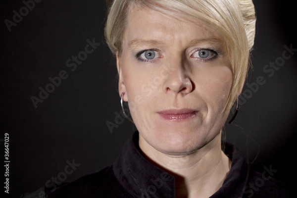 Fototapeta Portrait einer blonden Frau