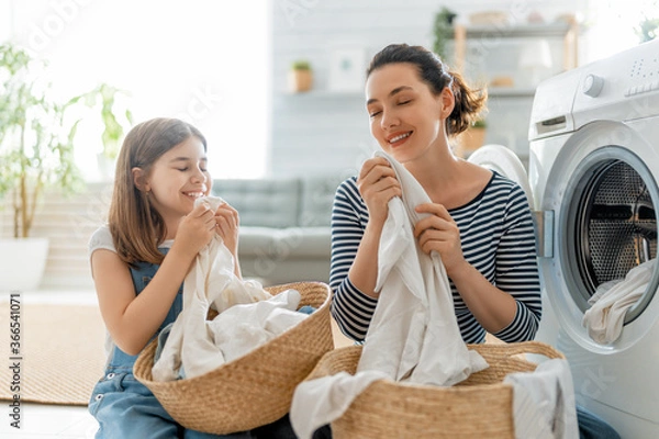 Obraz family doing laundry