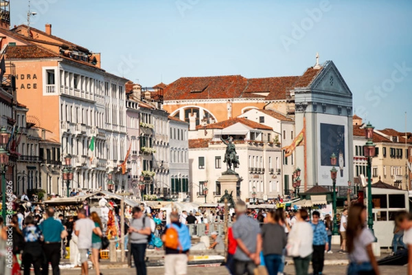Fototapeta Tourist's crowd the docks of Venice Italy along the Grand Canal on a Summer evening 02