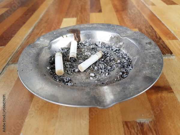 Obraz Ashtray With Ashes and Cigarettes