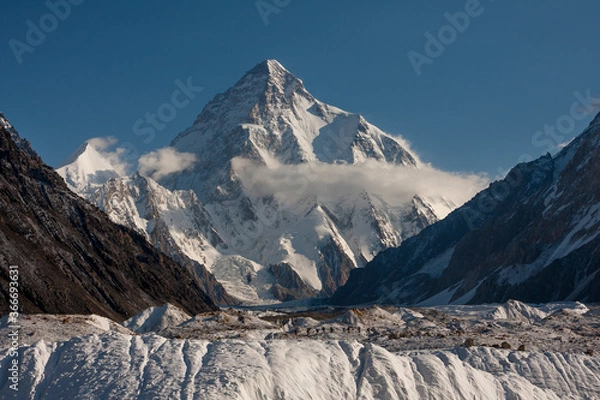 Fototapeta beautiful view of  k2 mountain, k2 is the  second highest mountain of the Karakoram range in pakistan 