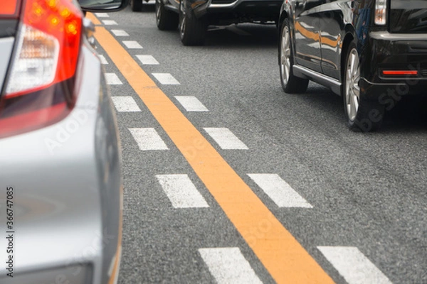 Fototapeta 車線変更禁止　黄色ドットライン