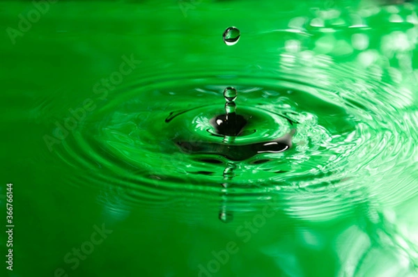 Fototapeta Drop green color falling and forming waves ripples