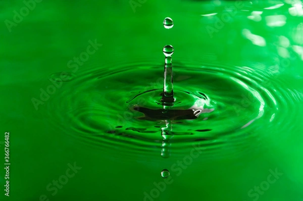 Fototapeta Drop green color falling and forming waves ripples