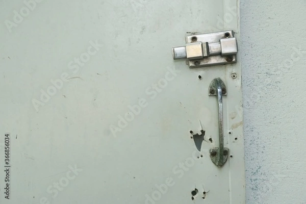 Fototapeta Close up old latch door