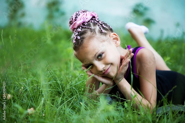 Obraz Girl smiling in the grass