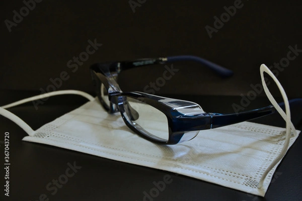 Fototapeta 飛沫対策　メガネ型ゴーグル＆マスク　予防策