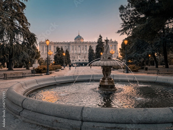 Fototapeta Sunset, fountain and gardens in front of the palace, Madrid