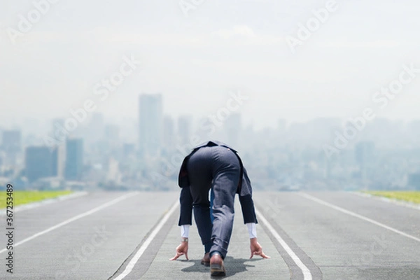 Obraz ビル群に向かってスタートするビジネスマン