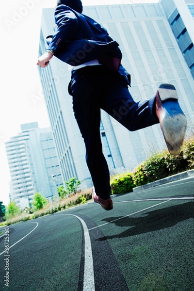 Obraz オフィス街を走るビジネスマン