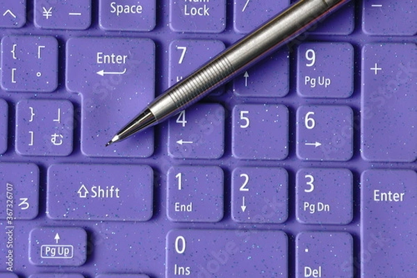 Obraz ノートパソコンとシャープペンシル
