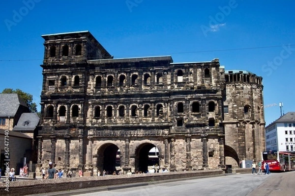 Fototapeta black gate in trier