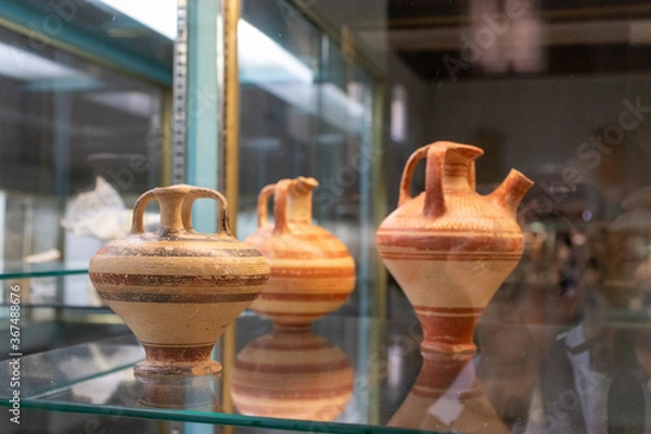 Obraz Lefkosia (Nicosia), Cyprus, Greece- AUGUST , 6 2019: terracotta vases in showcase of Museum of Cyprus, in Nicosia
