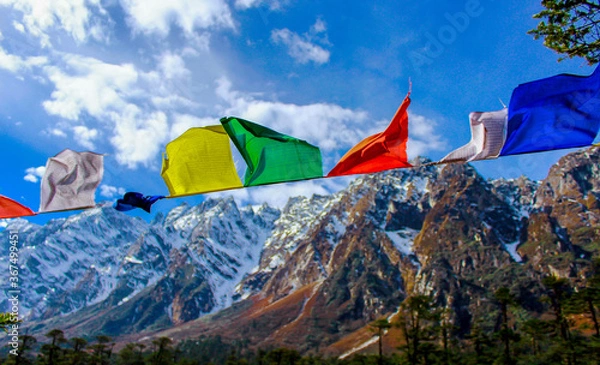 Fototapeta praying flags and mountains