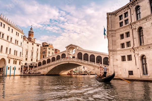 Obraz The beautiful Rialto bridge in the city of Venice in Italy seen from the boat.
