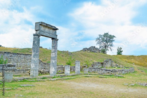 Fototapeta View of beautiful ruins and columns on the hill