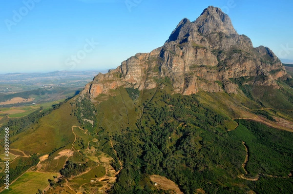 Fototapeta The mountain in the foreground is called Simonsberg Mountain, named after Simon van der Stel. The town in the background is Stellenbosch, named after Simon van der Stel, first governor of the town.