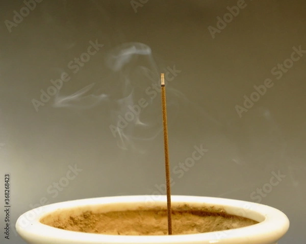 Obraz 2020年7月25日自宅で撮影：一本の燃る線香
