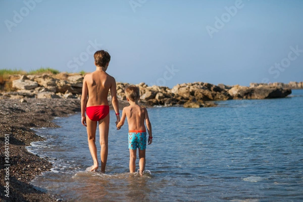 Fototapeta Brothers rest by the sea