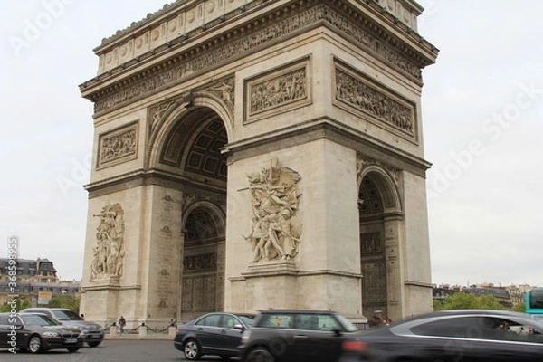 Obraz パリの街中にあるエトワール凱旋門