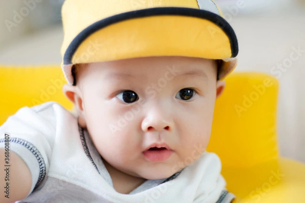 Obraz little kid in a yellow cap