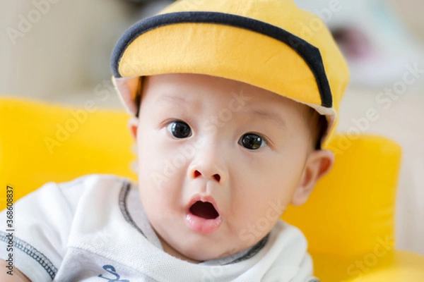 Obraz little kid in a yellow cap