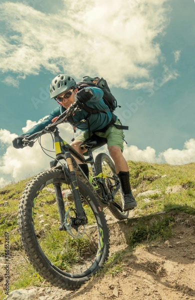 Obraz Mountain biking single trail