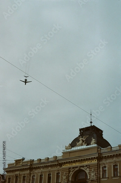 Obraz plane over the city