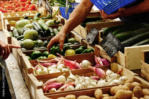 Obraz Manger sain, des légumes bio dans les marchés français