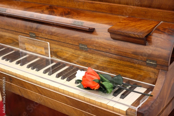 Obraz  A fragment of a piano with two roses on the keys, from the Chopin and George sand Museum in Valldemossa. Majorca, Spain...